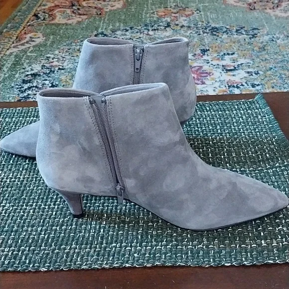 NWOT Clarks Collection Women's Gray Suede Ankle Boots size 9W - Picture 6 of 6